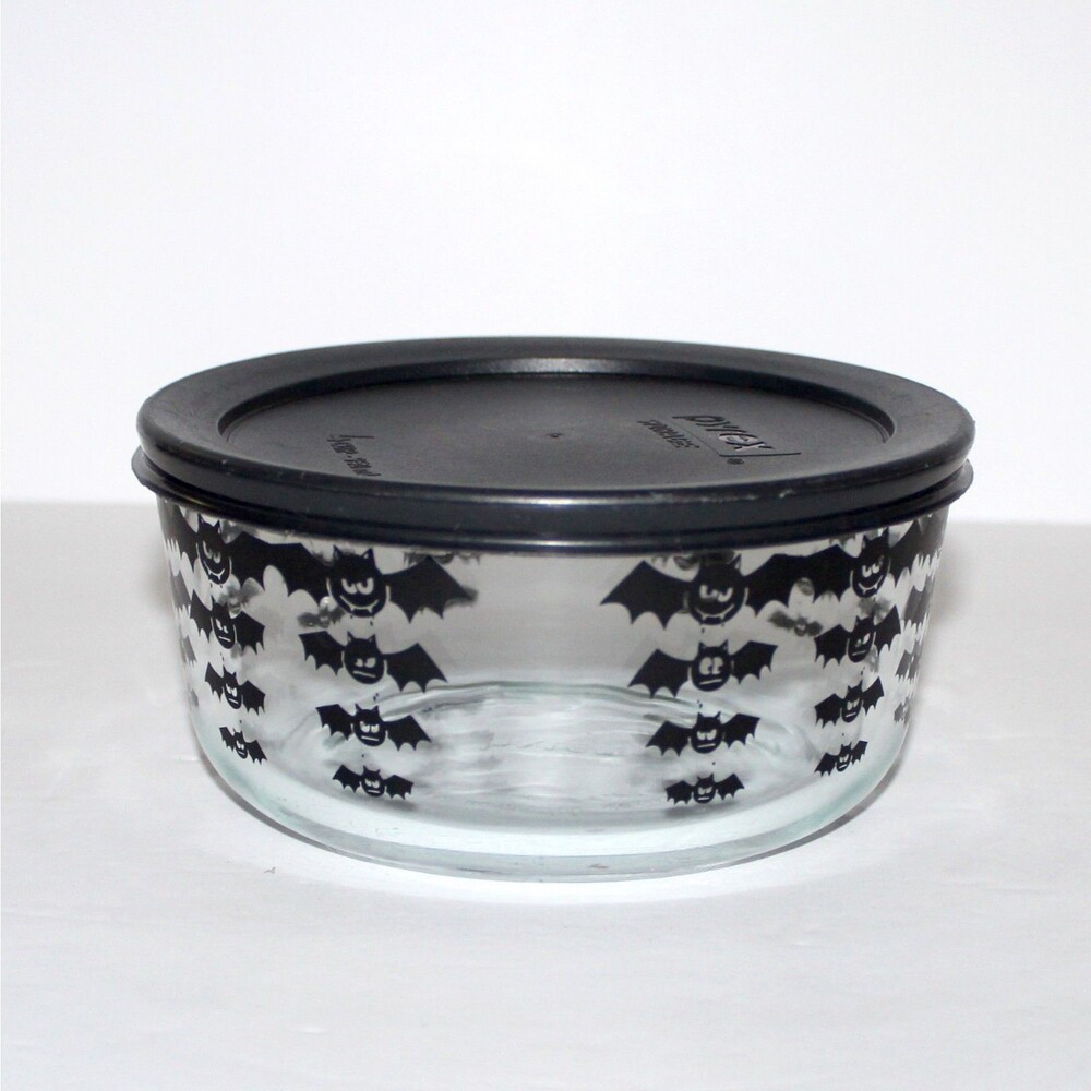Pyrex Halloween Black Bats 1 Qt glass storage container with lid - Picture 3 of 7